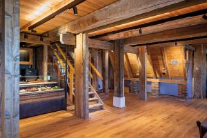 Braaker Mühle 04 Eingangsbereich mit Getreidesilos und historischer Treppe zum Absackboden   15.12.2